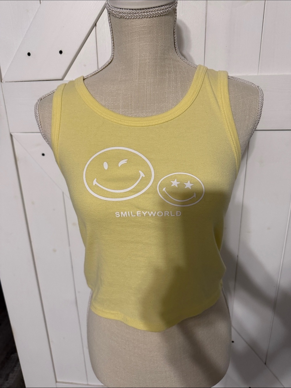 Women’s Smiley World cropped tank top 💛